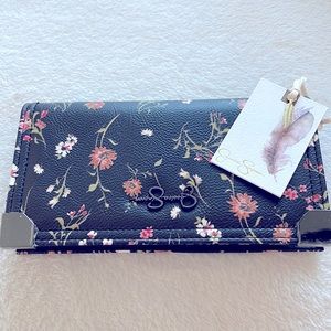 Jessica Simpson double gusset bifold wallet in floral